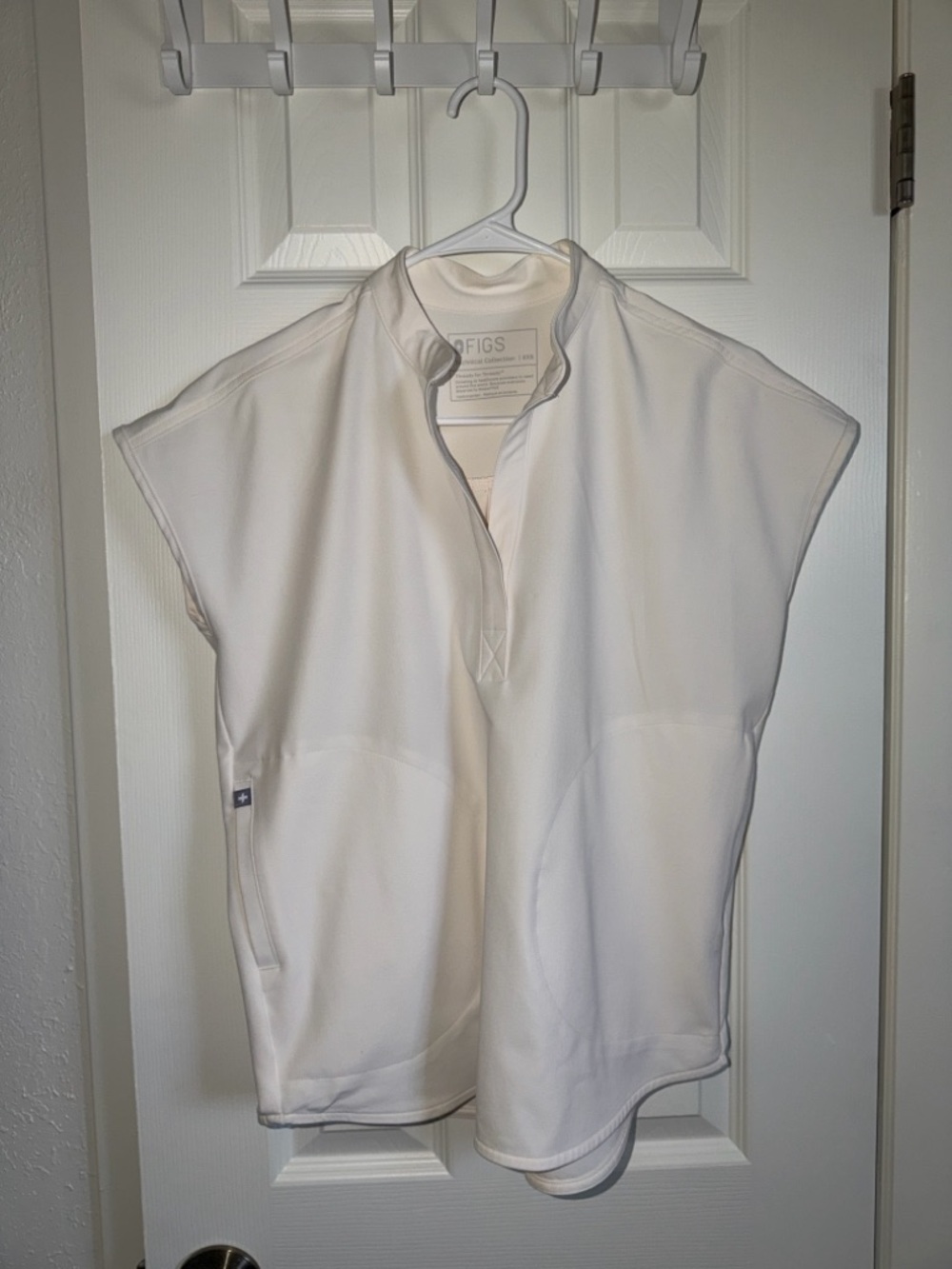 FIGS Women’s White Scrub Tunic Pullover